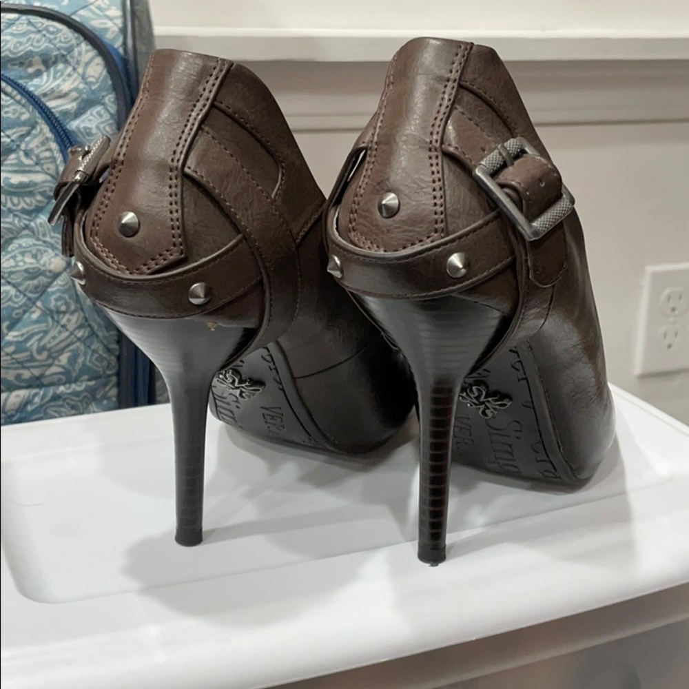 Chocolate brown Vera want heels